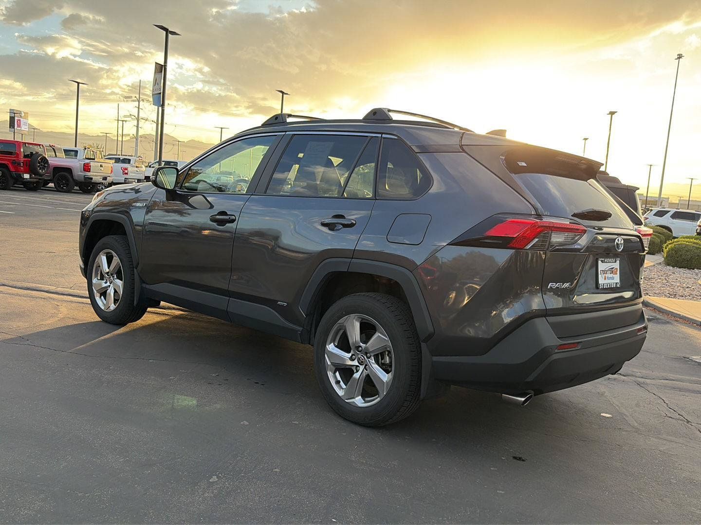 Used 2021 Toyota RAV4 XLE Premium AWD/4WD image 6
