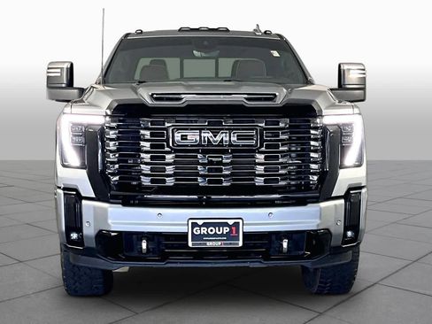 Certified 2025 GMC Sierra 2500 Denali Ultimate w/ Max Trailering Package AWD/4WD image 4