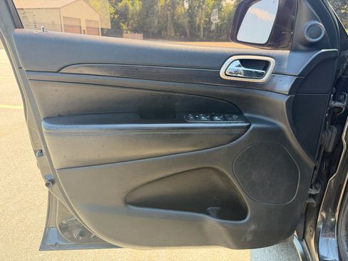 Used 2014 Jeep Grand Cherokee Laredo w/ Quick Order Package 23E AWD/4WD image 16