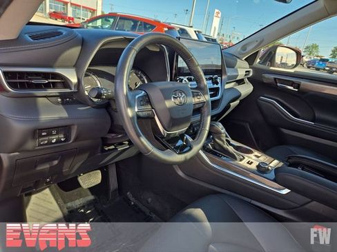 Used 2021 Toyota Highlander Platinum AWD/4WD image 23
