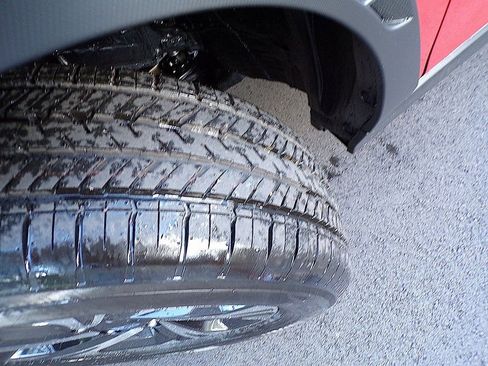 Used 2025 Subaru Crosstrek 2.0i Premium image 2