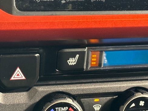 Used 2017 Toyota Tacoma TRD Off-Road image 34