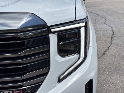Used 2024 GMC Sierra 1500 AT4 w/ Technology Package AWD/4WD image 12