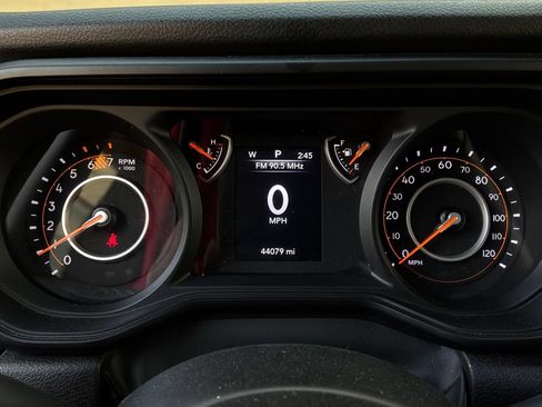Used 2025 Jeep Wrangler Unlimited Sport AWD/4WD image 35