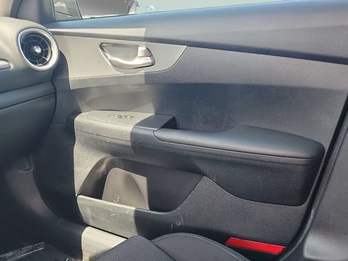 Used 2019 Kia Forte LXS FWD image 13