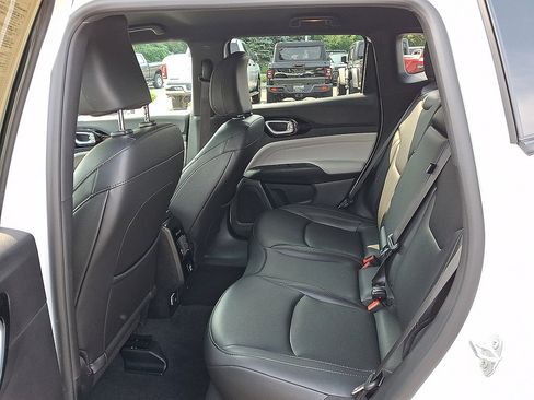Certified 2025 Jeep Compass Limited AWD/4WD image 11