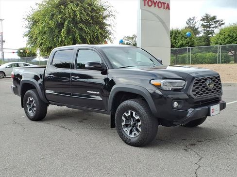 Certified 2023 Toyota Tacoma TRD Off-Road AWD/4WD image 2