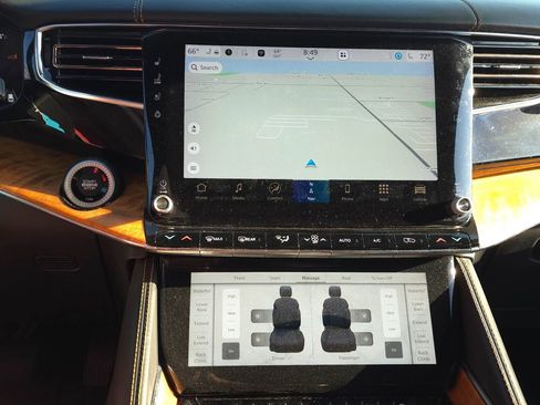 Used 2022 Jeep Grand Wagoneer Series III image 17