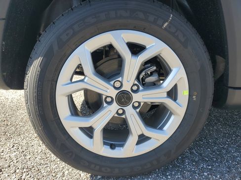 New 2026 Jeep Compass Latitude image 5