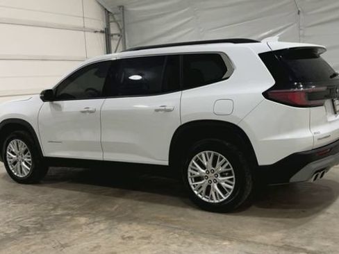 Used 2025 GMC Acadia Elevation w/ Elevation Premium Package FWD image 2