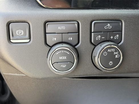 Used 2025 Chevrolet Silverado 1500 LT image 12