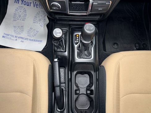 Used 2023 Jeep Wrangler Unlimited Sport AWD/4WD image 13
