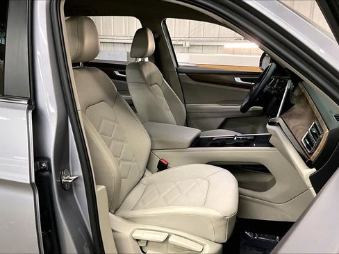 Used 2024 Volkswagen Atlas SE image 10