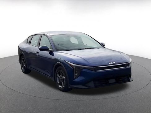 Used 2025 Kia K4 LXS image 3