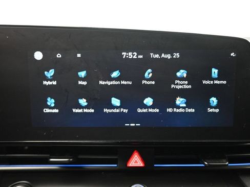Used 2025 Hyundai Elantra SEL FWD image 18