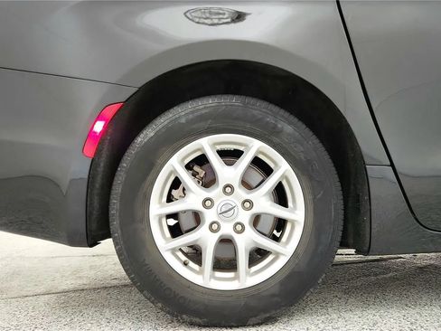 Used 2023 Chrysler Pacifica Touring-L FWD image 13