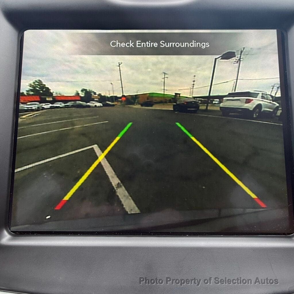 Used 2023 Chrysler 300 Touring w/ Sport Appearance Package RWD image 32