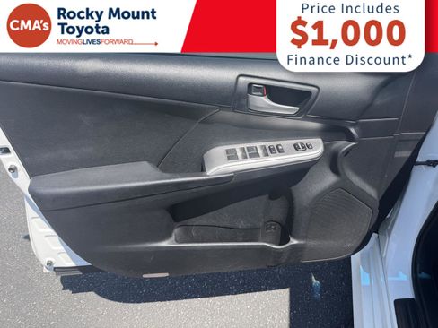 Used 2012 Toyota Camry SE w/ Convenience Pkg image 10
