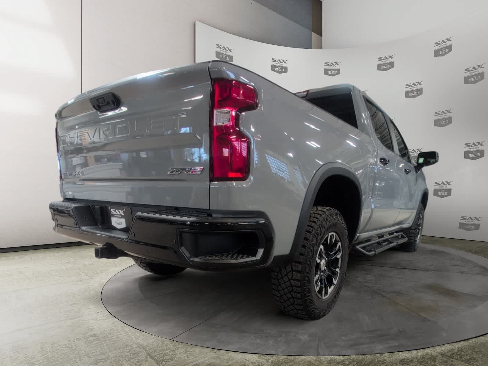 Used 2025 Chevrolet Silverado 1500 ZR2 w/ Technology Package AWD/4WD image 5