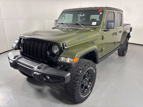 Used 2023 Jeep Gladiator Sport AWD/4WD image 4