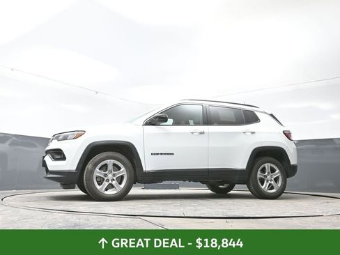 Used 2024 Jeep Compass Latitude image 55