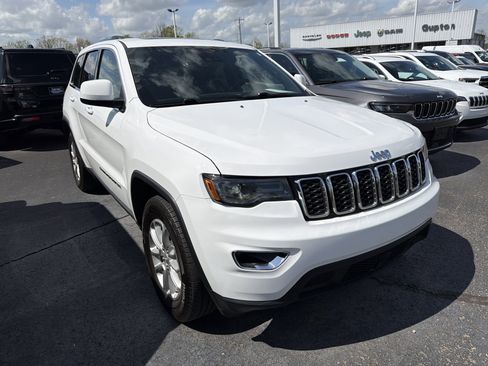 Used 2021 Jeep Grand Cherokee Laredo X RWD image 3