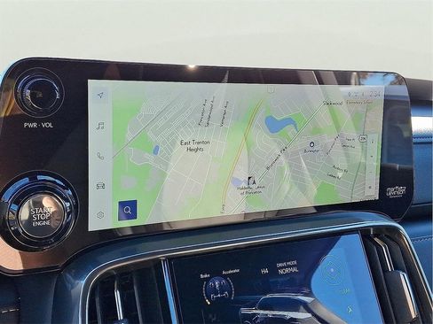 Used 2023 Lexus LX 600 4WD w/ Luxury Package image 19