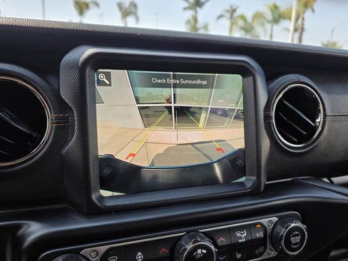 Certified 2023 Jeep Gladiator Overland image 13