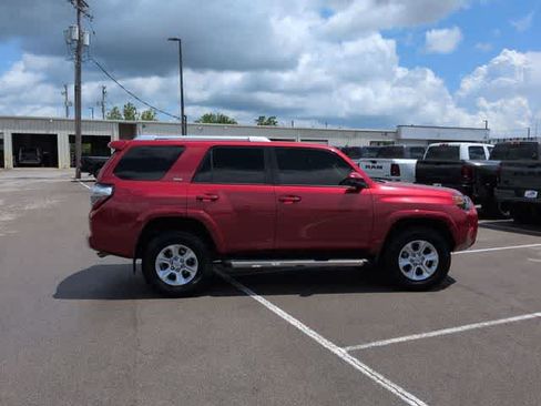 Used 2016 Toyota 4Runner SR5 AWD/4WD image 9