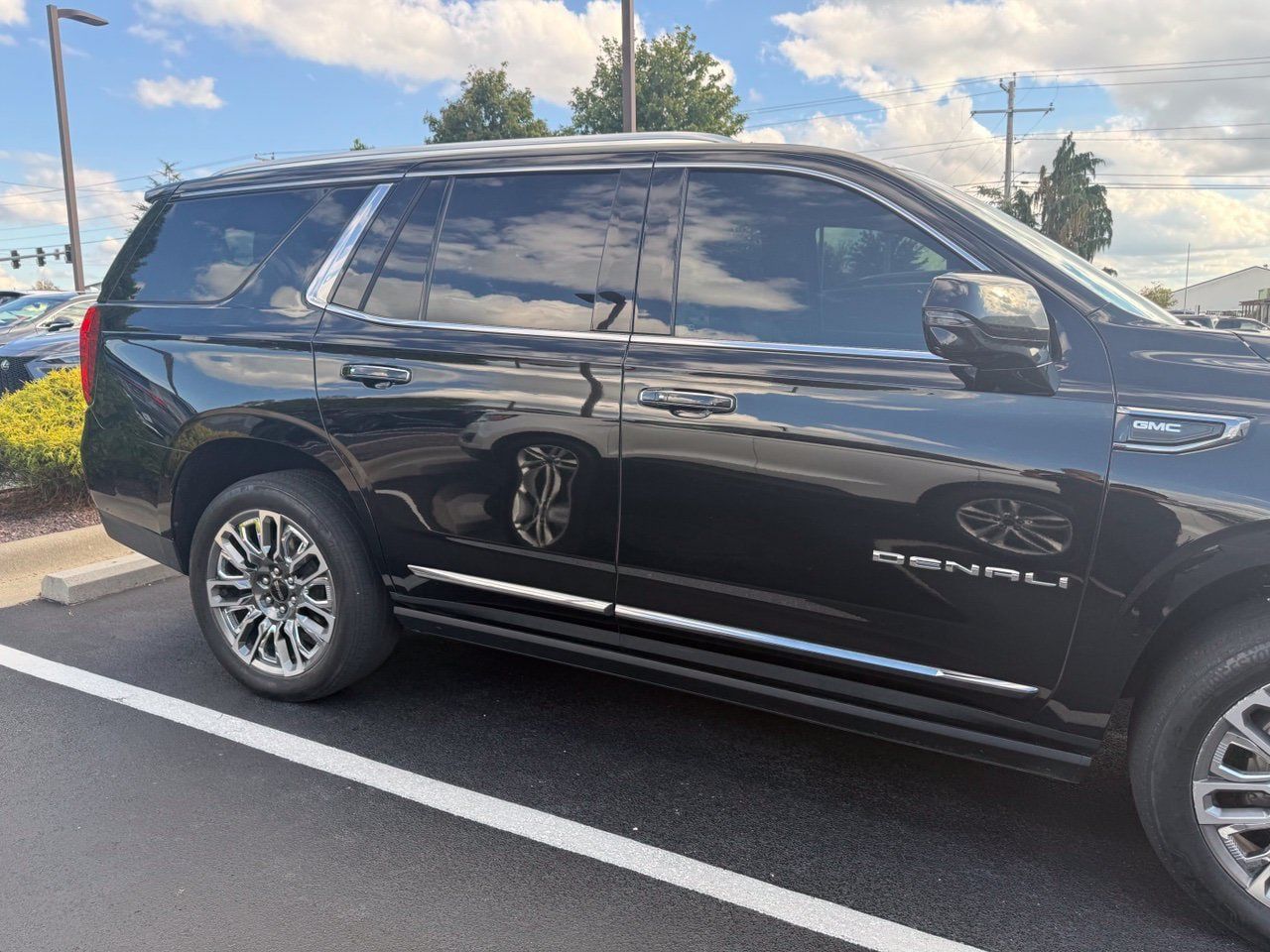 Used 2024 GMC Yukon Denali Ultimate AWD/4WD image 4