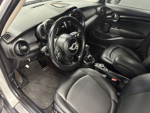 Used 2018 MINI Cooper 4-Door Hardtop FWD image 8