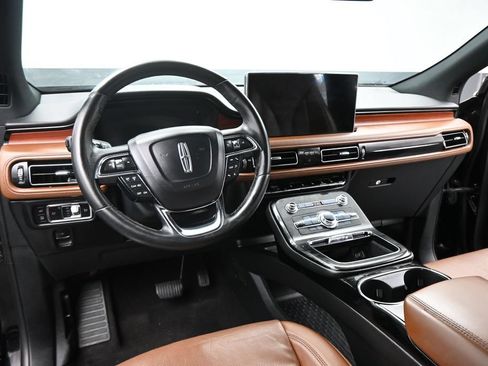 Used 2023 Lincoln Nautilus Reserve w/ Luxury Package FWD image 11
