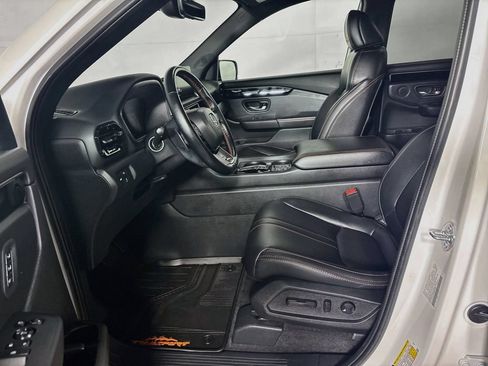 Used 2024 Honda Pilot TrailSport image 11