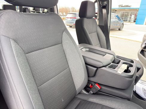 Used 2025 Chevrolet Silverado 2500 LT w/ Convenience Package image 31