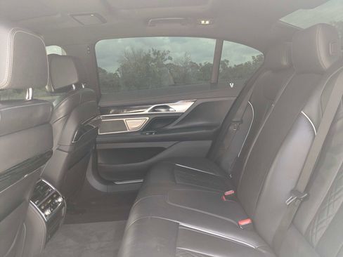 Used 2022 BMW 750i xDrive w/ M Sport Package AWD/4WD image 16
