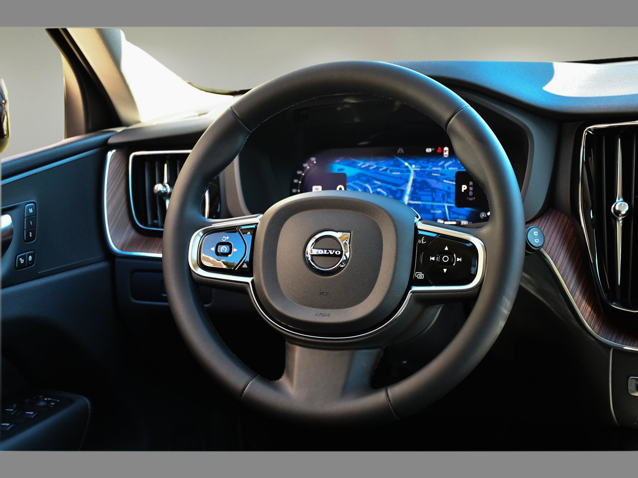 Certified 2024 Volvo XC60 B5 Plus w/ Protection Package Premier AWD/4WD image 17