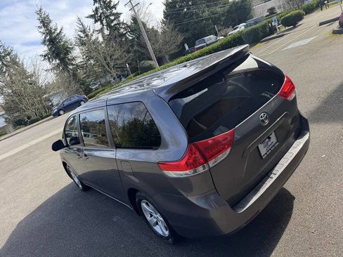 Used 2012 Toyota Sienna LE image 11