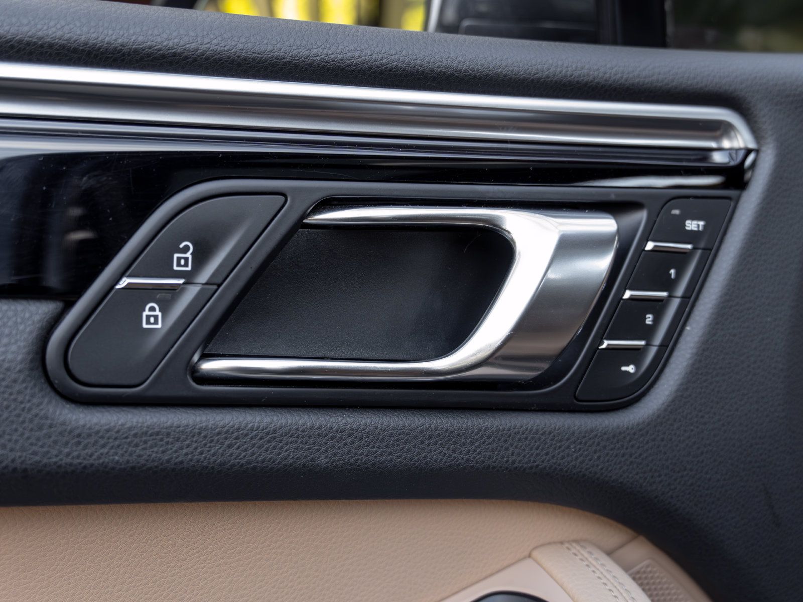 Certified 2023 Porsche Macan AWD/4WD image 22
