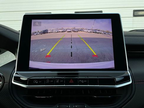 Used 2025 Jeep Compass Trailhawk image 31