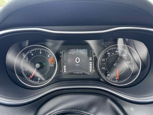 Used 2019 Jeep Cherokee Latitude Plus w/ Comfort/Convenience Group FWD image 15