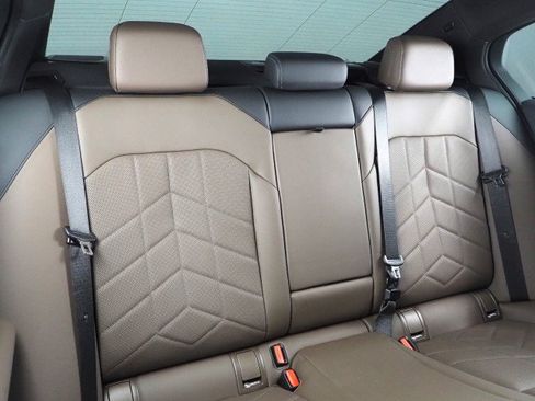 Used 2025 BMW i5 eDrive40i w/ M Sport Package image 16