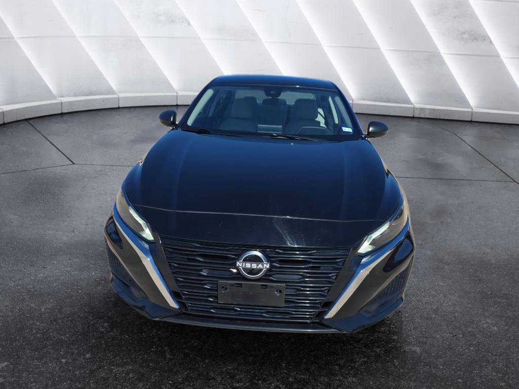 Used 2025 Nissan Altima 2.5 SV FWD image 2