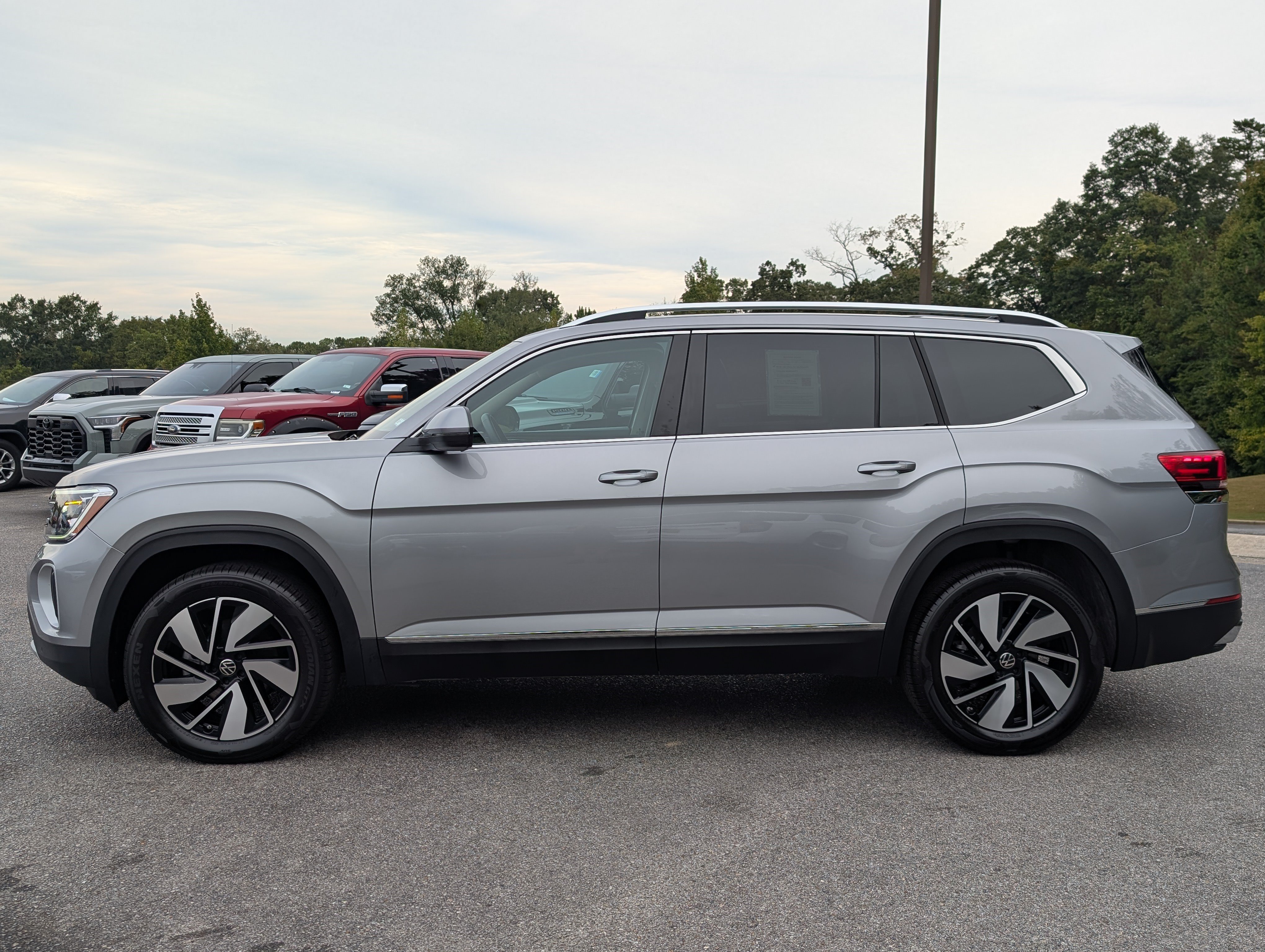 Used 2026 Volkswagen Atlas SEL AWD/4WD image 6