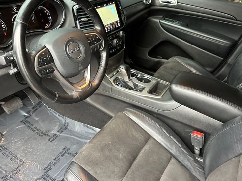 Used 2021 Jeep Grand Cherokee Laredo X image 10