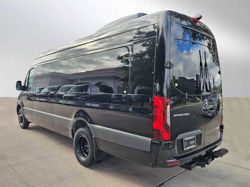 Used 2024 Mercedes-Benz Sprinter 4500 image 7