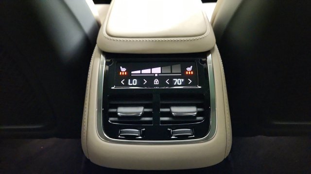 New 2026 Volvo XC90 T8 Plus w/ Protection Package Premier AWD/4WD image 32