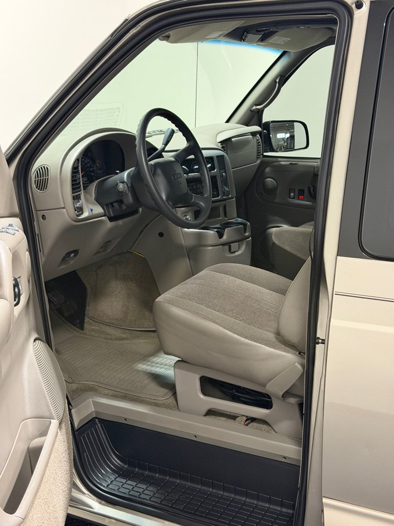 Used 2001 GMC Safari Passenger RWD image 8