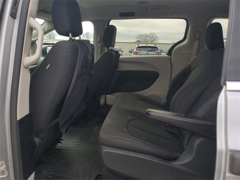 Used 2019 Chrysler Pacifica L image 8