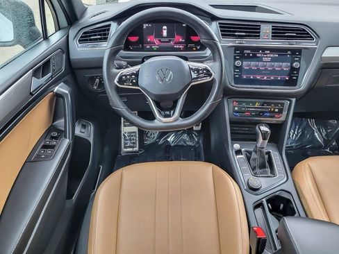 Used 2022 Volkswagen Tiguan SE R-Line image 12