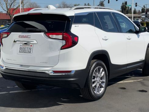 Used 2024 GMC Terrain SLT image 5